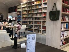 -钟书阁(群光广场店)