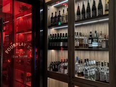 -FOUR PLAY BAR