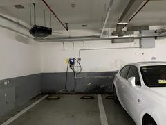 -绿地缤纷城-停车场