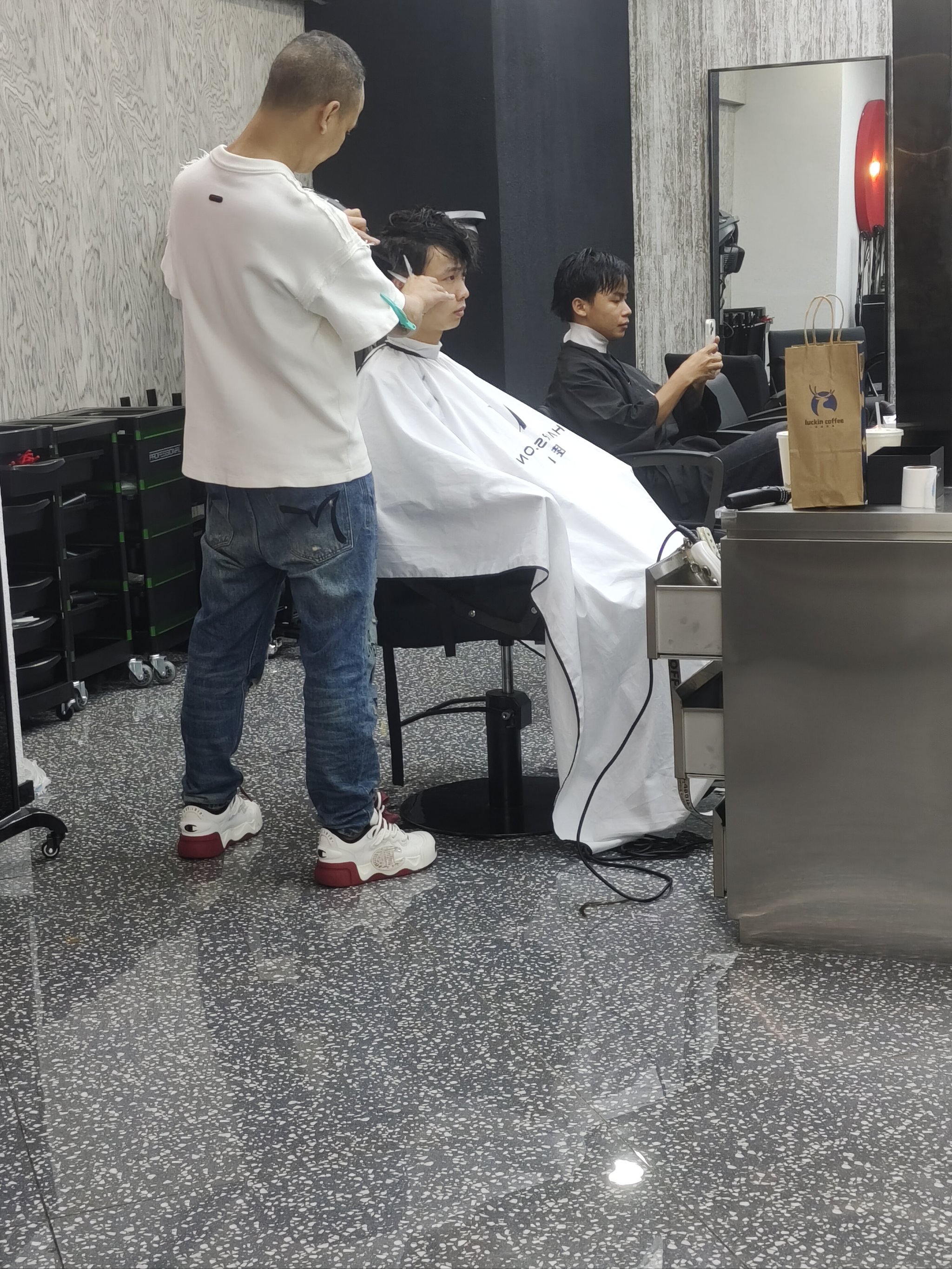 美发造型  懂你的发型师 「哇色hair salon