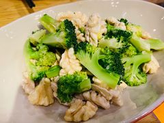 西蓝花拌桃仁-赤宴·川菜(玉林店)