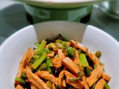 -费大厨辣椒炒肉(高铁吾悦广场店)