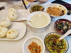 -李与白包子铺(桐梓林店)