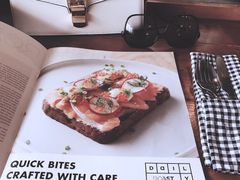 -ROAST coffee & eatery