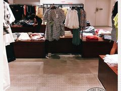 -URBAN REVIVO(高德置地广场·春广场店)