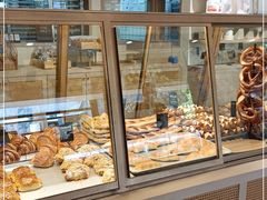 面包甜点陈列柜-Dough&Joe团憩(瑞虹天地月亮湾店)