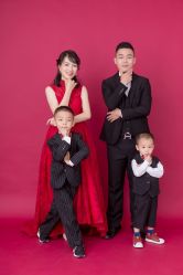 -现代经典婚纱摄影