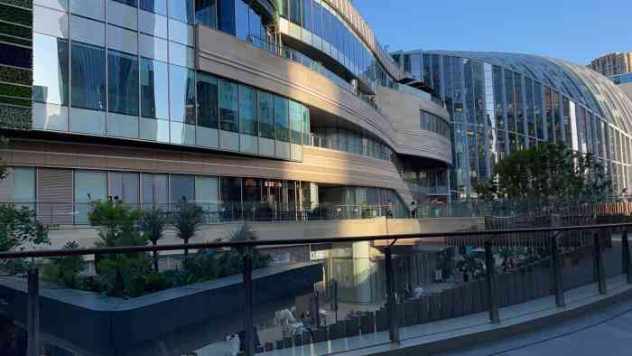 俏巴渝(新牌坊店)-"这家店原来这么大两层楼坐车方便直接坐轻轨.