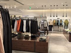 -URBAN REVIVO(高德置地广场·春广场店)