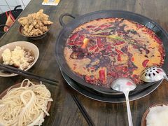 -黄潇洒老火锅(九眼桥宏济巷店)