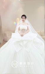 -曼青婚纱礼服馆