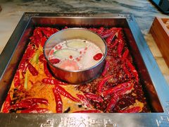 牛油三鲜鸳鸯锅-月满大江火锅(总府路店)