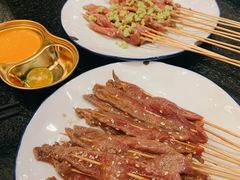 -何妹湿辣牛肉·粤式烧烤砂煲(桂雅路店)