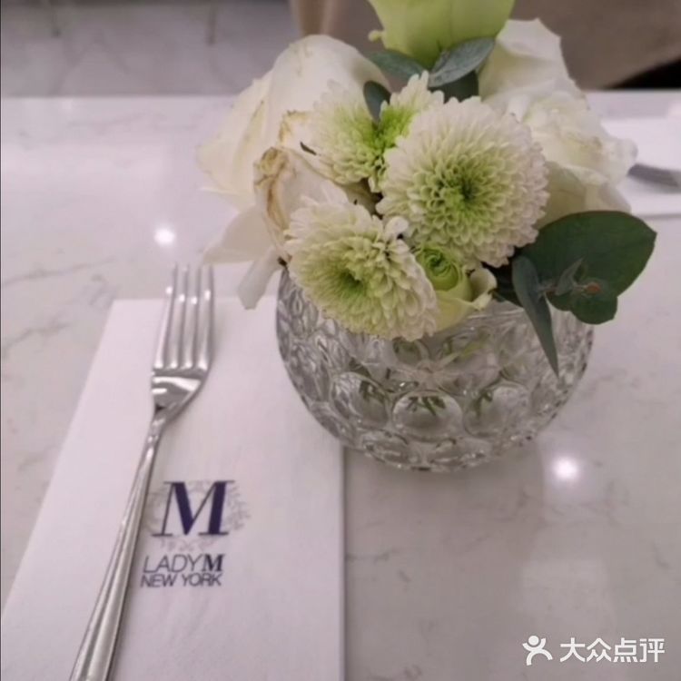 我非常喜欢千层，这次选择了Lady M甜品店真是正和