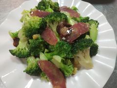 西兰花炒腊味-东升饭店(员村三横路店)