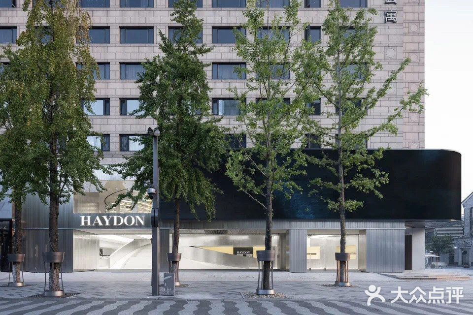 不被定义的诗意科幻美妆旗舰店