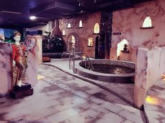 -泉城欧乐堡戏水湾艺术养生温泉