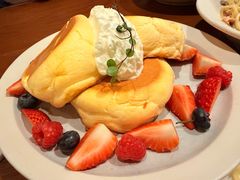 莓果奶油芝士舒芙蕾松饼-UPPER KITCHEN(延安路店)