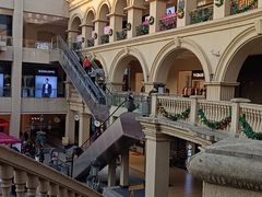 -王府井奥莱临潼小镇(临潼店)