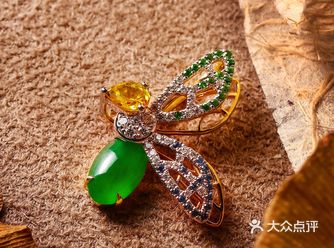 春日诗歌，这只小蜜蜂正悄悄飞向你