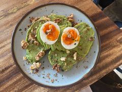 牛油果煮蛋吐司-RAC BAR(安福路店)