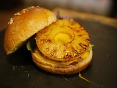 烤菠萝汉堡-HIGH FIVE哈福手工汉堡(桂林路店)