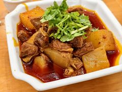 萝卜烧牛腩-曾牛肉