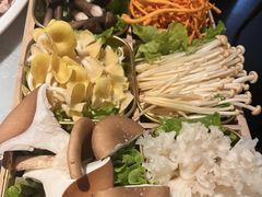 -尚尚仙·酸汤猪手·猪肚鸡火锅(华联万柳购物中心店)