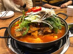土豆排骨火锅-喇喇排骨火锅·传统韩式脊骨汤(望京西园总店)