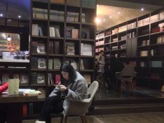 -钟书阁(松江泰晤士小镇店)