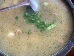 大脚菌肉片汤-郑件洋芋饭庄
