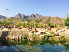 -百里峡七彩艺术小镇