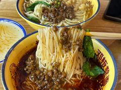 -二娃邓板凳面(解放碑店)
