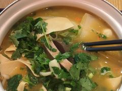 -小蛮椒麻辣烫·麻辣拌(青浦宝龙店)