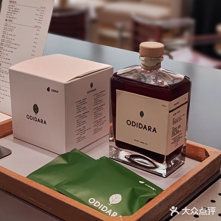 服装店内的下午茶