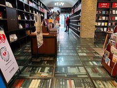 -钟书阁(松江泰晤士小镇店)