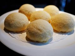 脆皮流沙包-皇朝会.经典传统粤菜(外滩店)