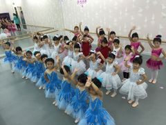 爱心isee灰姑娘(顺义华联店)-Isee灰姑娘国际儿童艺术中心(BHGMall店)