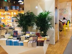 -新华里咖啡书吧(新华书店小寨店)