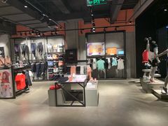 -阿迪达斯(百联徐汇商业广场运动旗舰店)