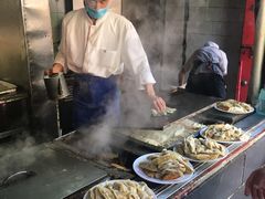刚出锅的锅贴-西工饭庄快餐厅(西工小街店)