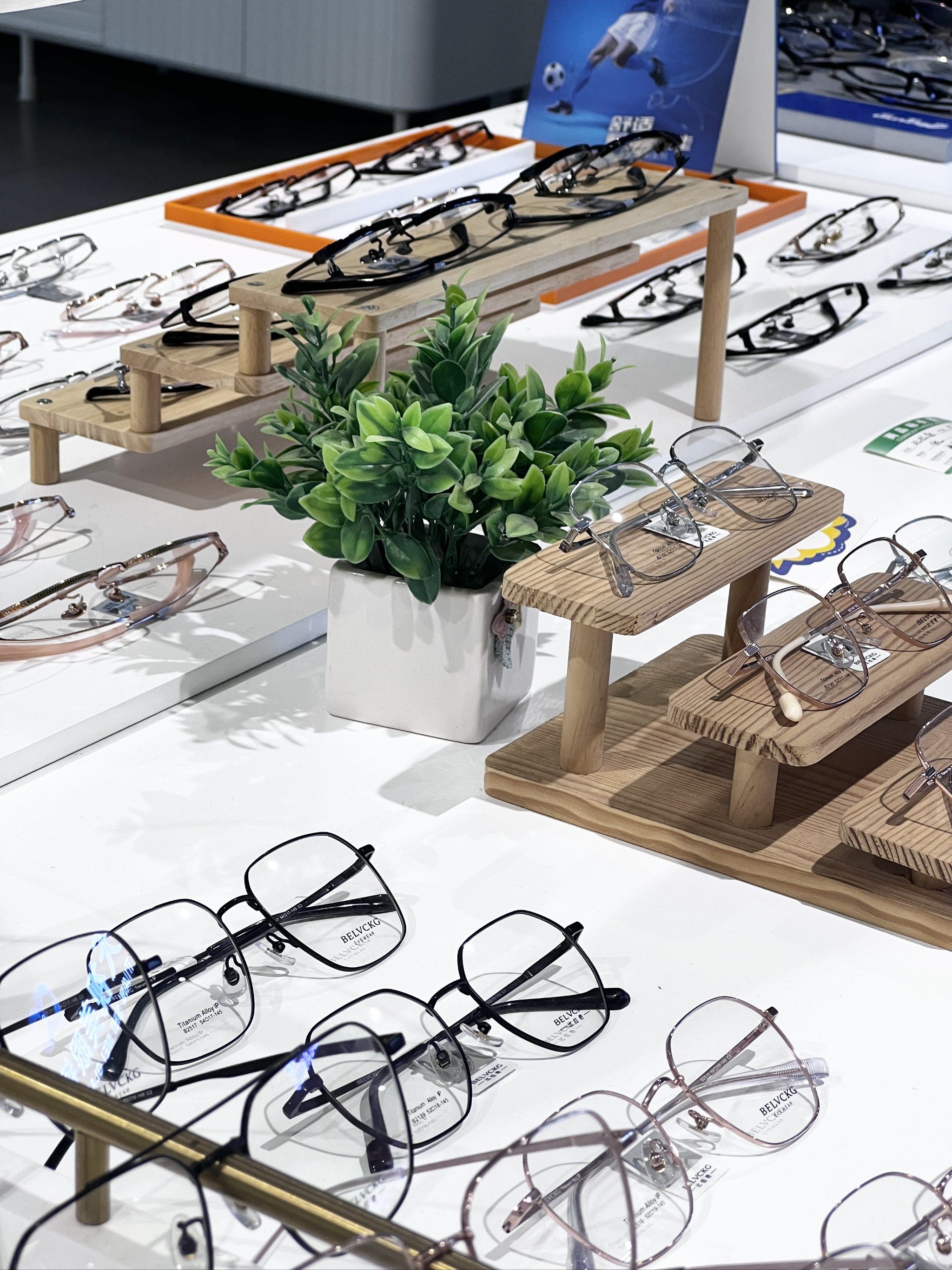 天视美这里的眼镜种类超级多99,近视镜