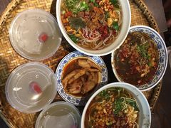 -爆炸头阿姨小四川正宗川味小吃(无任何分店)