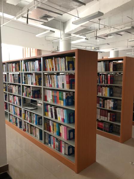 中原工学院西区-图书馆-"藏书丰富,类别也很多,喜欢这里安静的环境.