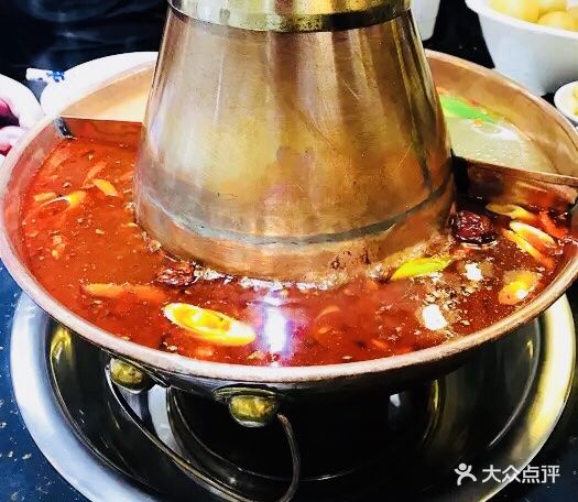 铜锅涮肉清汤锅底图片