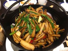 干锅莲藕炒杂菌-味上融合餐厅