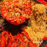 来南宁一定要去琅西村胡爷吃椰香小龙虾!