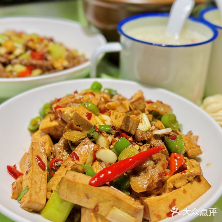 这家白辣椒炒肉是NO.1的存在！一口封神！