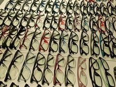 -宏宇眼镜蔡司依视路折扣店(兆佳眼镜城店)