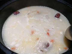 胡椒猪肚鸡-洪氏嗨捞·广东猪肚鸡·椰子鸡火锅(西咸万象城店)